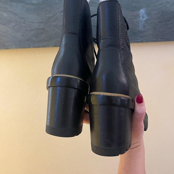 Tory Burch Miller Womens
Leather Round Toe Mid-Calf
Boots size 7.5 Med. With - Picture 13 of 14